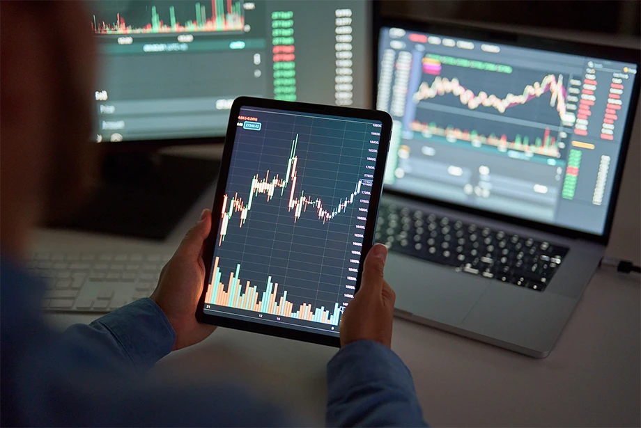 What TradingView Charts Reveal Comparing One Asset Across Three Timeframes